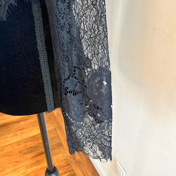Elegant Black Laced Long Sleeve Crop Blouse with Fitted Design - Picture 3 of 6